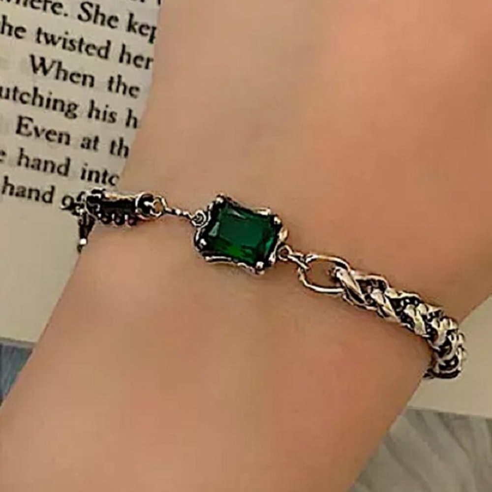 EMERALD GREEN STERLING SILVER BRACELET